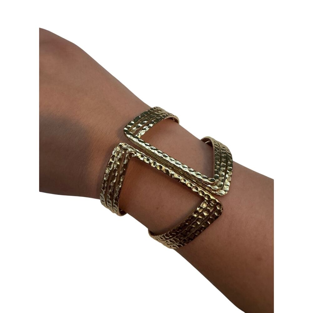 Vintage Y2K Hammered gold bangle hinged bracelet